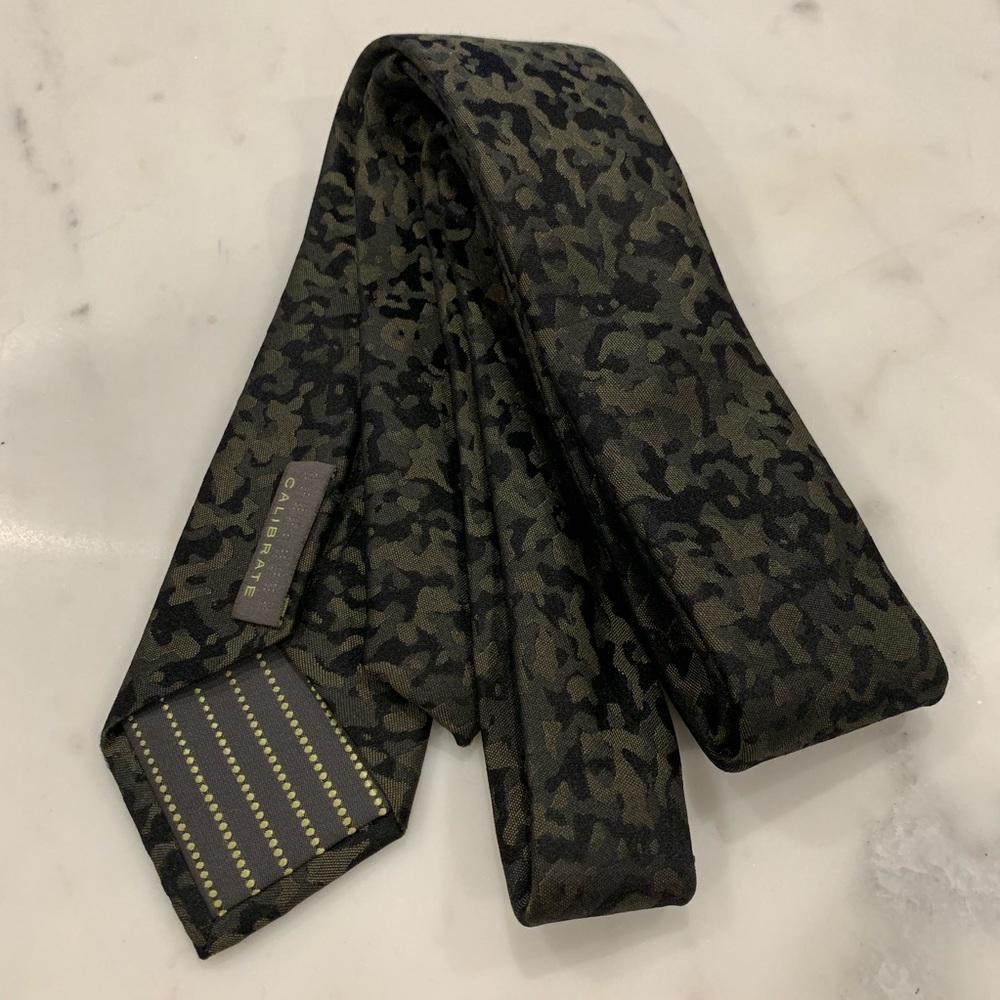 Calibrate Camo Tie